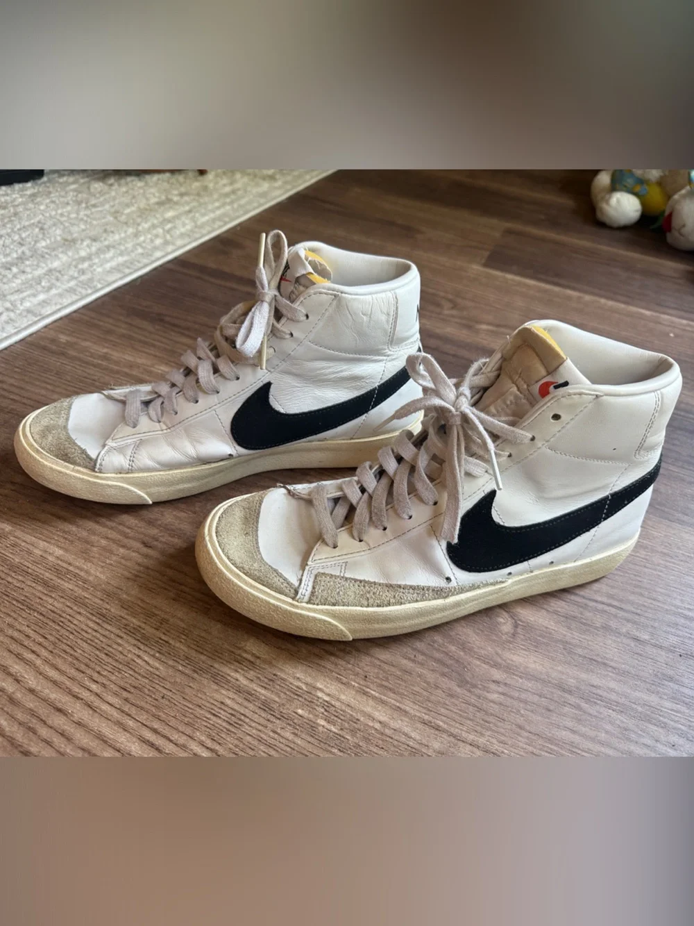 Nike Blazer Mid ’77 Vintage White/Black Sneakers – Men’s Size 8